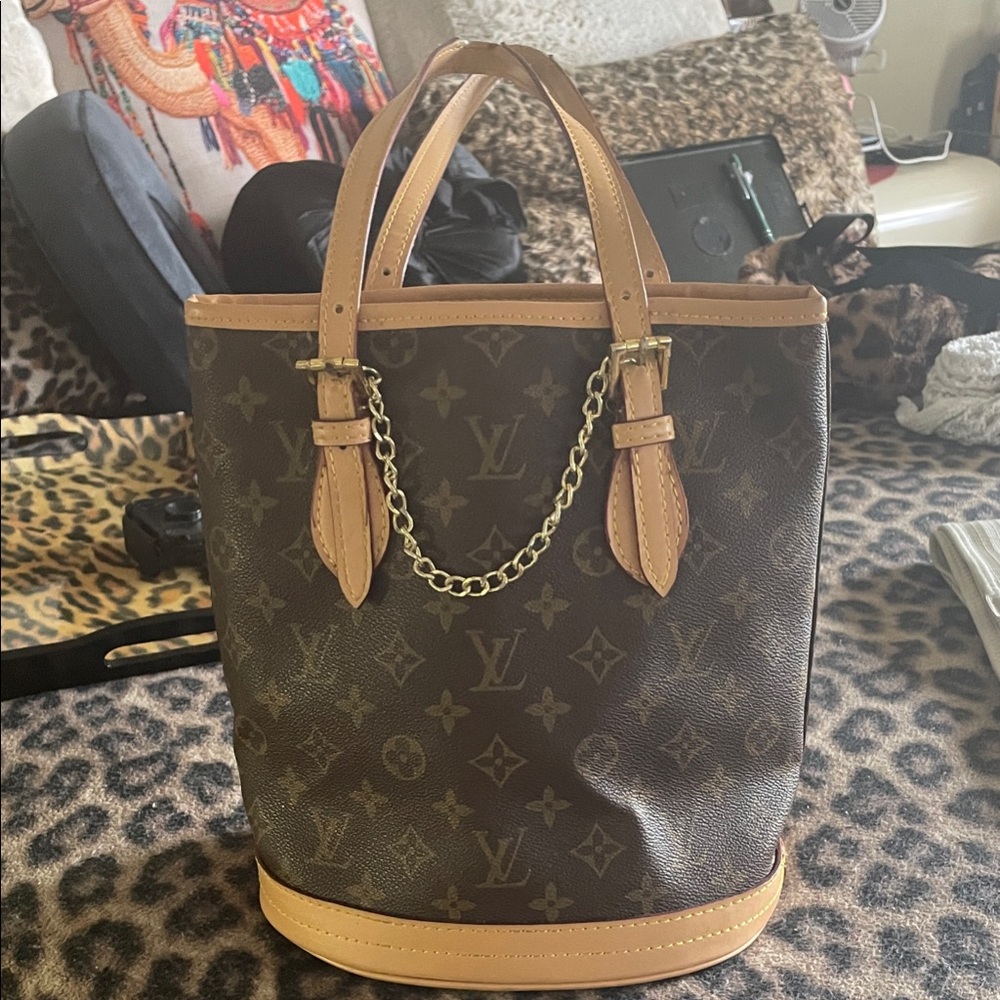 Grab n’ Go with Style, Fair-Good Condition